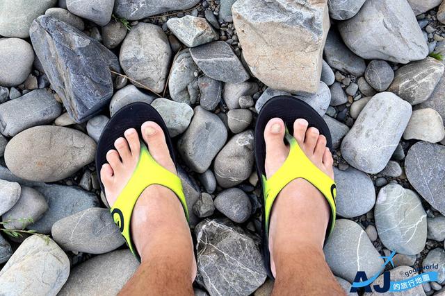 比較4款運動拖鞋,強大功能豈止拖鞋般簡單?
