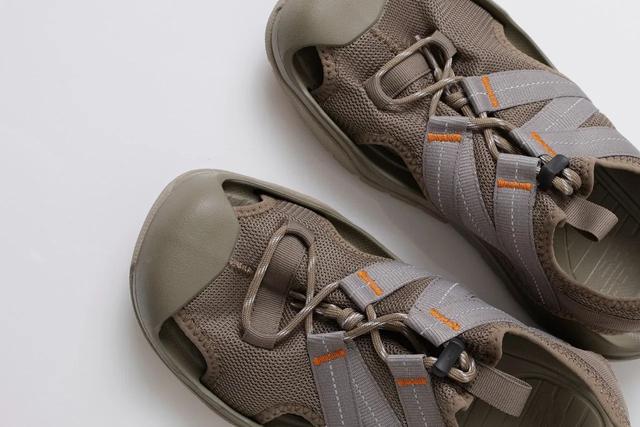 New Balance新出的山系戶外涼鞋,還怪好看的?