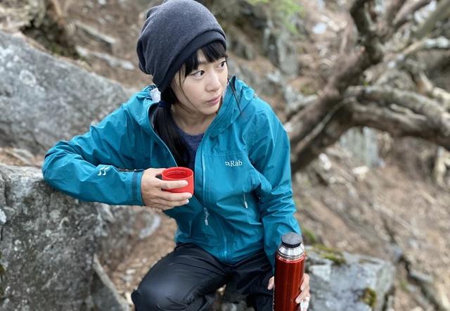 小眾戶外品牌Rab連帽防水外套測評,適合春夏使用的輕量沖鋒衣