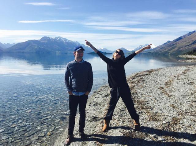 登山也要時(shí)髦有型,揭露歐美女星的戶外日常生活穿搭