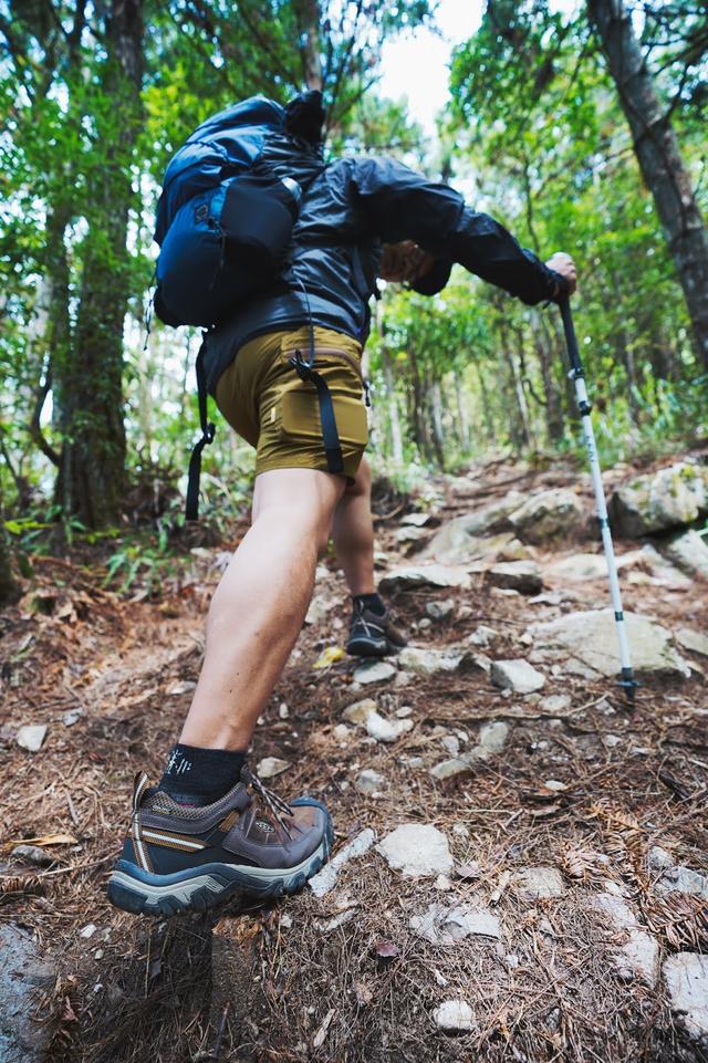 野外徒步需要什么裝備?單日輕裝戶外裝備指南