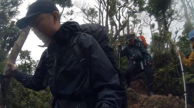 山浩Mountain Hardwear沖鋒衣和沖鋒褲實測,陪你走濕路