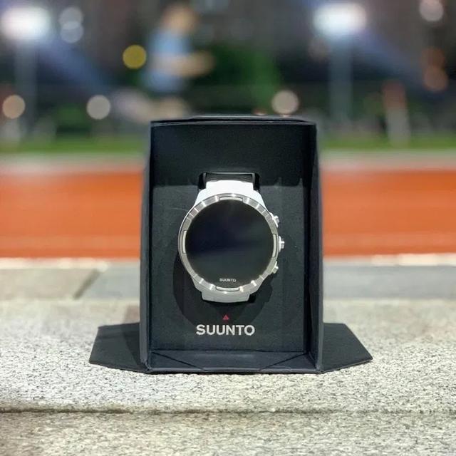 Suunto頌拓9Baro鈦合金腕表,由跑步、登山到上班的運動手表