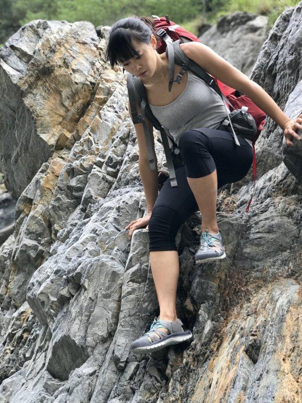 KEEN透氣舒適女生專屬溯溪涼鞋測評,夏日必備的戶外鞋
