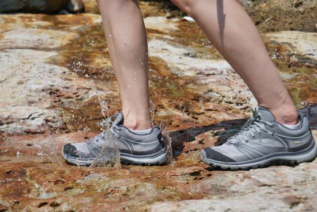 高顏值的徒步鞋品牌推薦,來自keen的一款戶外徒步鞋實測