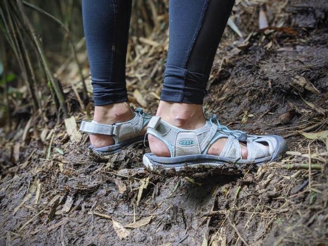 KEEN透氣舒適女生專屬溯溪涼鞋測評,夏日必備的戶外鞋