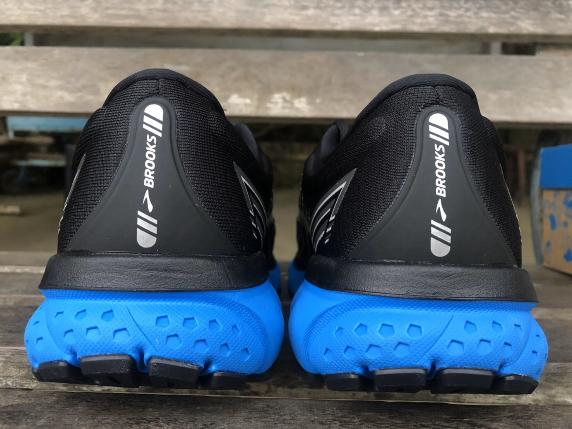 BROOKS布魯克斯GHOST 13緩震跑鞋實測,讓你跑步如行云流水般