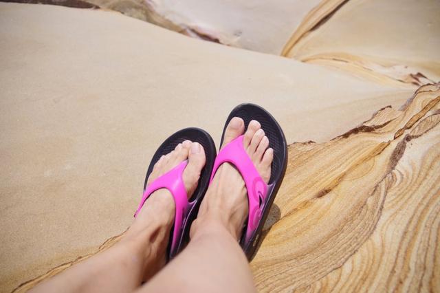 運動恢復拖鞋?推薦給家人們一雙OOFOS拖鞋