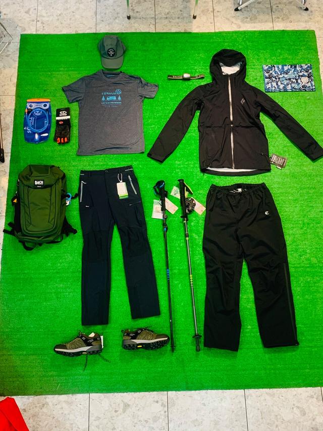 一日戶外徒步登山活動,應該具有哪些基礎的裝備？