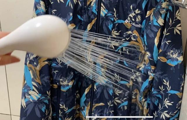 Columbia哥倫比亞沖鋒衣和徒步鞋測評,OmniTech有多強?