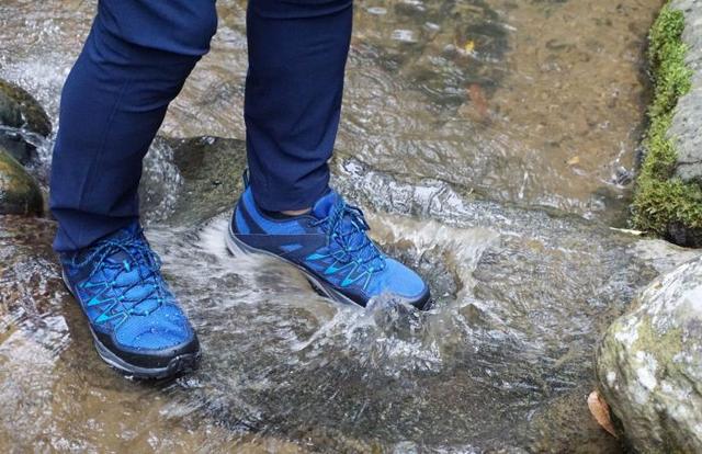 Columbia哥倫比亞沖鋒衣和徒步鞋測評,OmniTech有多強?