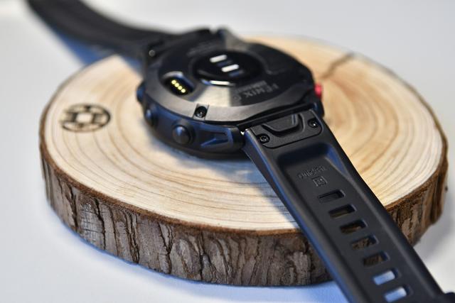 佳明Garmin太陽能戶外運動腕表開箱,大牌手表簡約卻不簡單