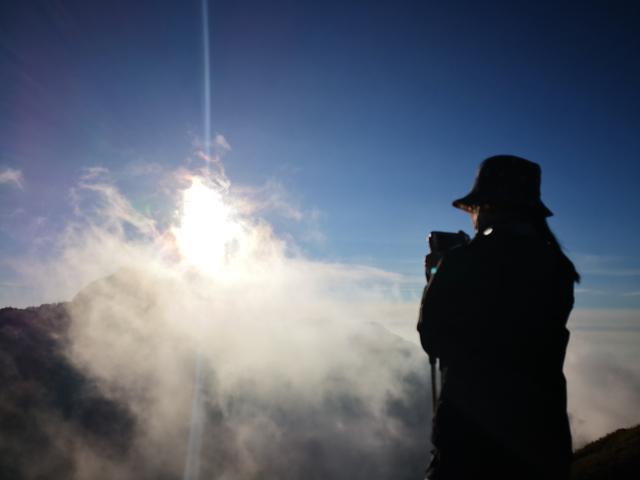 回憶印尼徒步旅行,登頂龍目島最高峰林賈尼火山