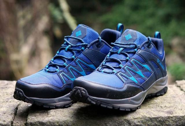 Columbia哥倫比亞沖鋒衣和徒步鞋測評,OmniTech有多強?