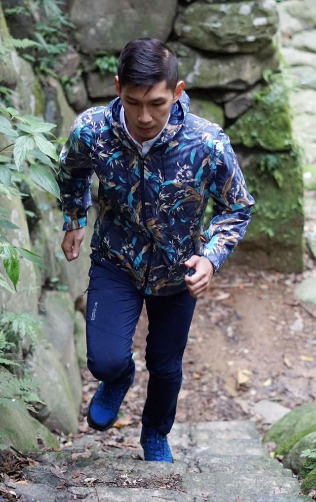 Columbia哥倫比亞沖鋒衣和徒步鞋測評,OmniTech有多強?