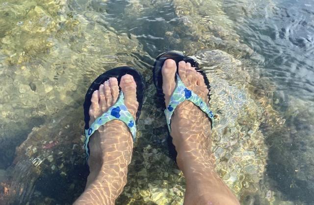 哪雙運動拖鞋最值得買?這雙OOFOS拖鞋你了解下