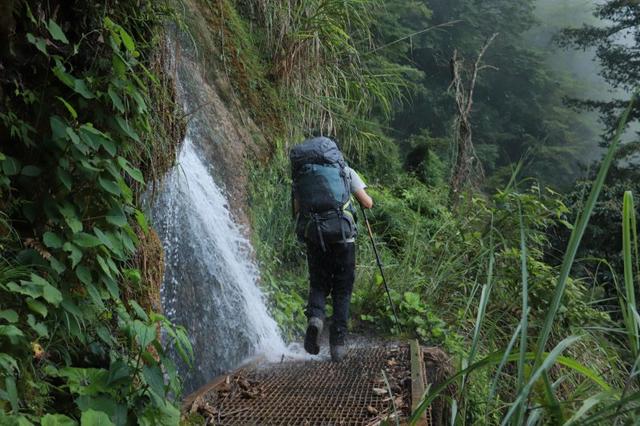 看測評買好貨,攀山鼠klattermusen耐磨登山長褲體驗