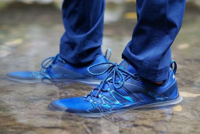 Columbia哥倫比亞沖鋒衣和徒步鞋測評,OmniTech有多強?