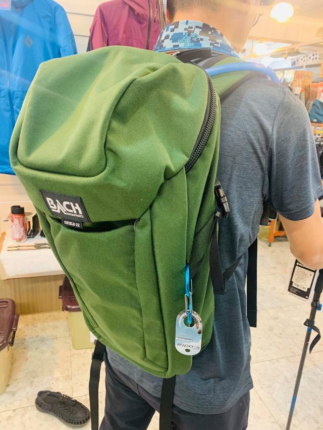 一日戶外徒步登山活動,應該具有哪些基礎的裝備？