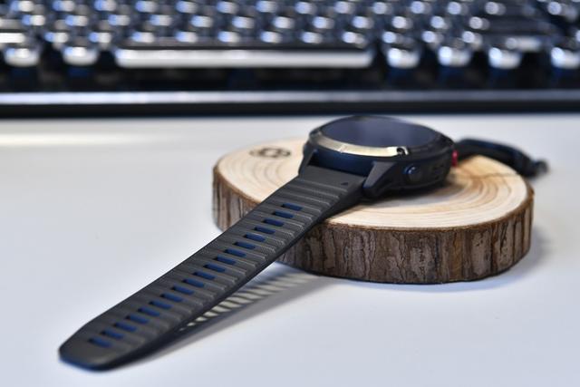 佳明Garmin太陽能戶外運動腕表開箱,大牌手表簡約卻不簡單