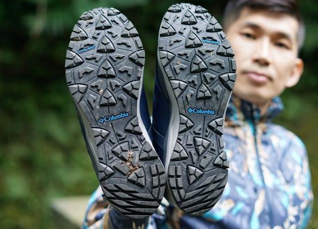 Columbia哥倫比亞沖鋒衣和徒步鞋測評,OmniTech有多強?