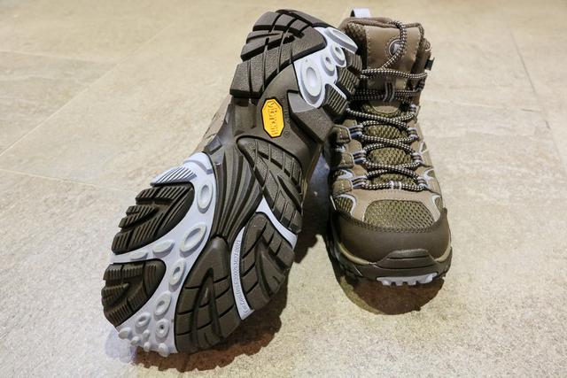 戶外徒步穿什么鞋適合?教你如何挑鞋襪子登山杖