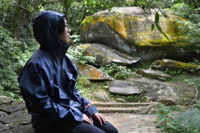 Columbia哥倫比亞防水沖鋒衣外套實測,OutDry防水材料不好?