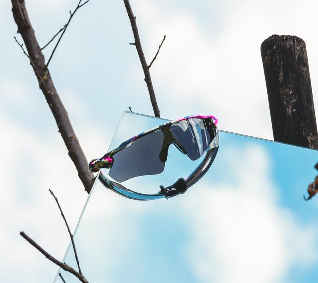 戴太陽眼鏡就是要帥,歐克利OAKLEY聯手日本藝術家山口歷聯名款發布