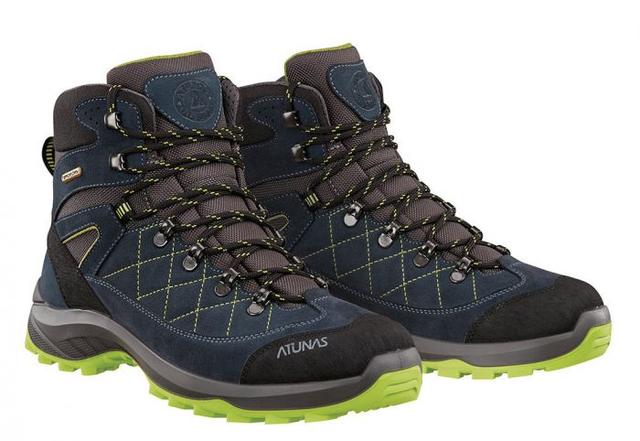 爬山究竟穿登山鞋好,還是穿雨鞋好?