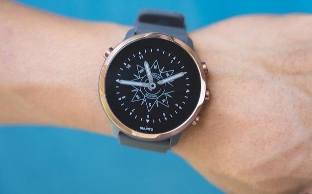 頌拓Suunto7智能手表開箱分享,簡約與滿足日常的Wear OS系統
