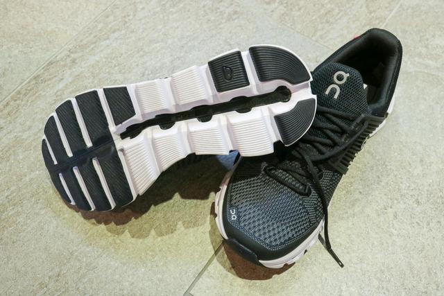 戶外徒步穿什么鞋適合?教你如何挑鞋襪子登山杖