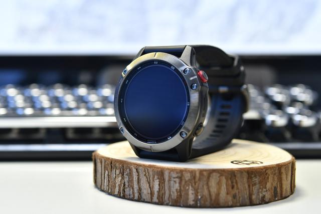 佳明Garmin太陽能戶外運動腕表開箱,大牌手表簡約卻不簡單