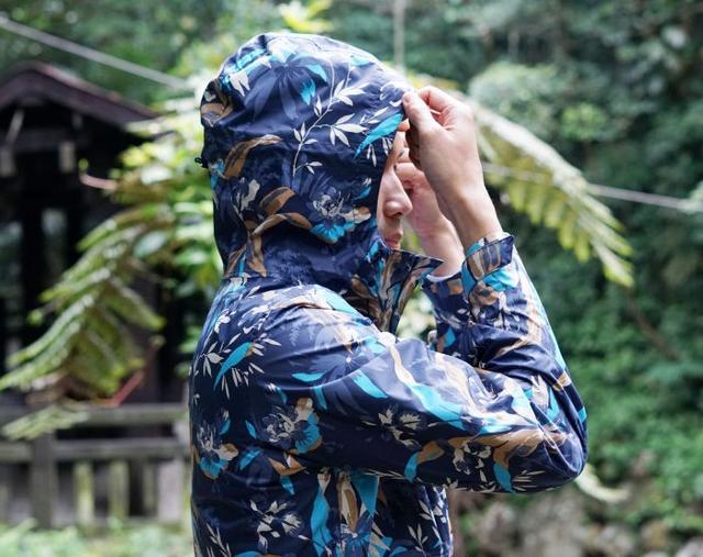 Columbia哥倫比亞沖鋒衣和徒步鞋測評,OmniTech有多強?