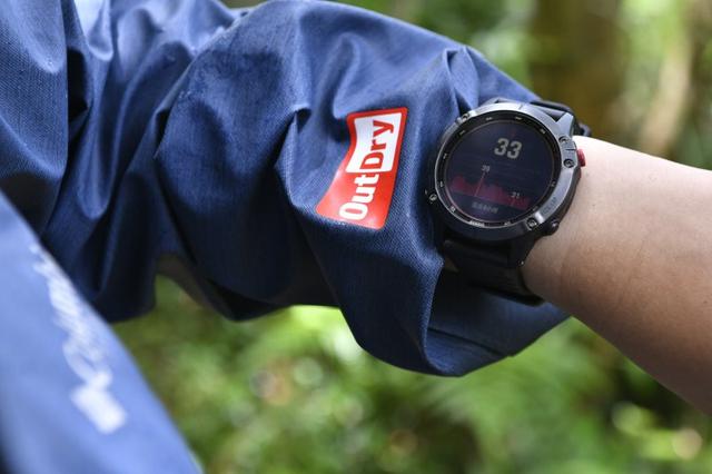 Columbia哥倫比亞防水沖鋒衣外套實測,OutDry防水材料不好?