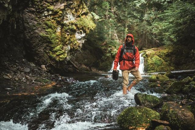 Columbia哥倫比亞沖鋒衣和徒步鞋測評,OmniTech有多強?