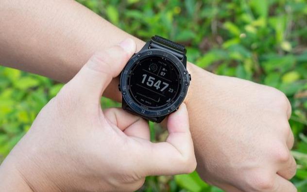 Garmin佳明Tactix Delta太陽能戰術腕表開箱,軍迷愛好者不容錯過