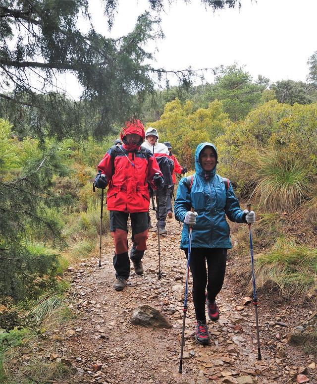 秋天到了一起去爬山吧,徒步新手小白需要準備這些戶外用品