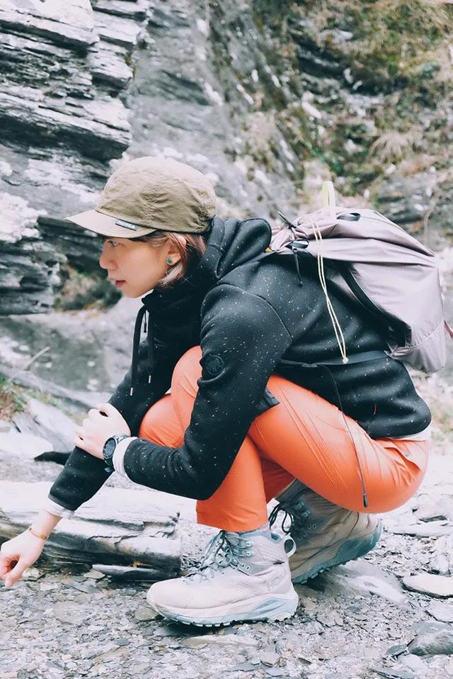 玩戶外的小姐姐,不同風(fēng)格的穿搭時尚又好看