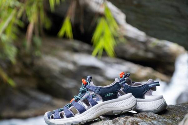 KEEN輕量涼鞋實測,女孩夏天光腳穿涼鞋是一種什么樣的體驗?