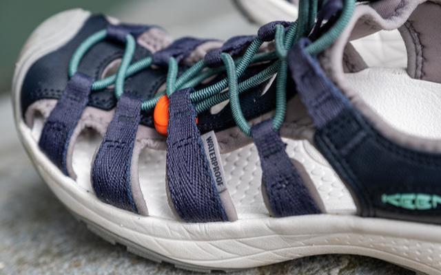 KEEN輕量涼鞋實測,女孩夏天光腳穿涼鞋是一種什么樣的體驗?