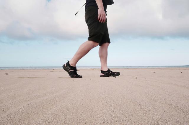 夏天你需要的是一款專業的溯溪鞋,KEEN戶外溯溪鞋開箱體驗