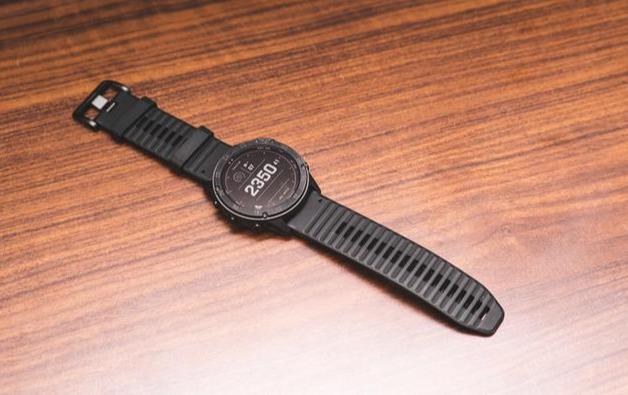Garmin佳明Tactix Delta太陽能戰術腕表開箱,軍迷愛好者不容錯過
