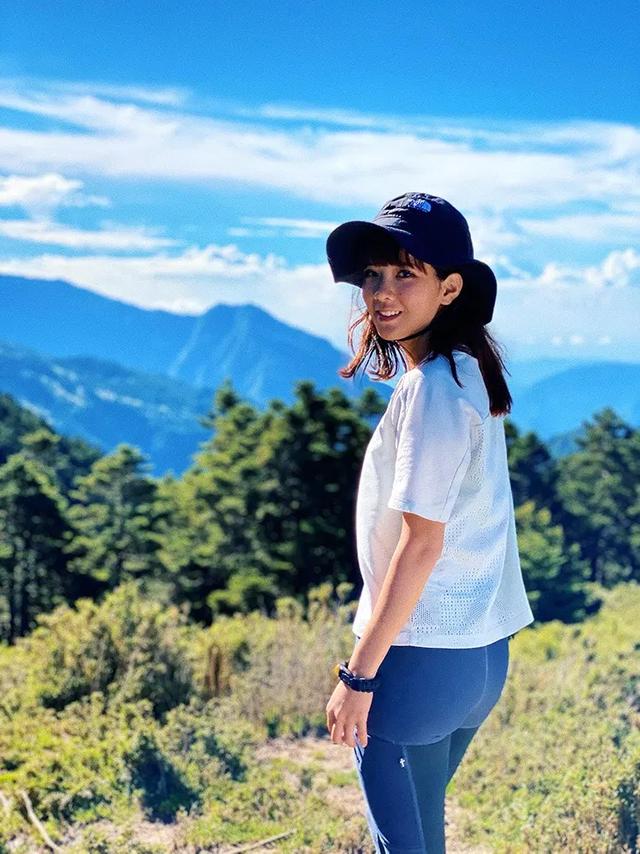 玩戶外的小姐姐,不同風(fēng)格的穿搭時尚又好看