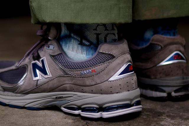 New Balance再推MR2002RA鞋款,當年被譽為