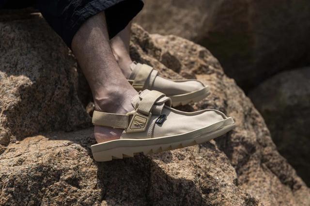 秋天來雙好看又舒適的涼鞋,Reebok銳步將會是秋季專屬涼鞋?