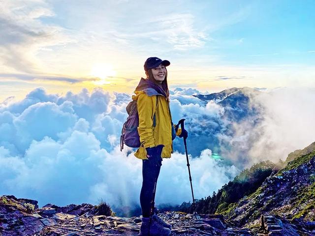 玩戶外的小姐姐,不同風(fēng)格的穿搭時尚又好看