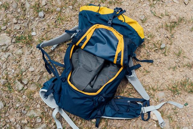 秋季的徒步登山活動(dòng),這款新手可選擇的Lowe Alpine背包開箱體驗(yàn)