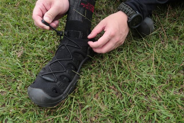 夏天你需要的是一款專業的溯溪鞋,KEEN戶外溯溪鞋開箱體驗