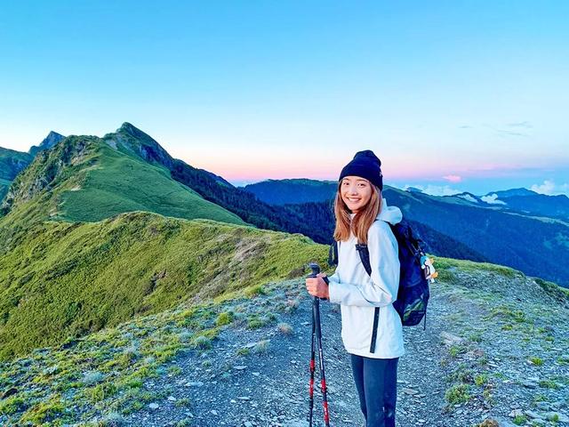 玩戶外的小姐姐,不同風(fēng)格的穿搭時尚又好看