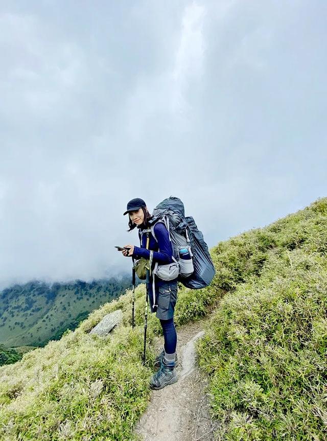 玩戶外的小姐姐,不同風(fēng)格的穿搭時尚又好看